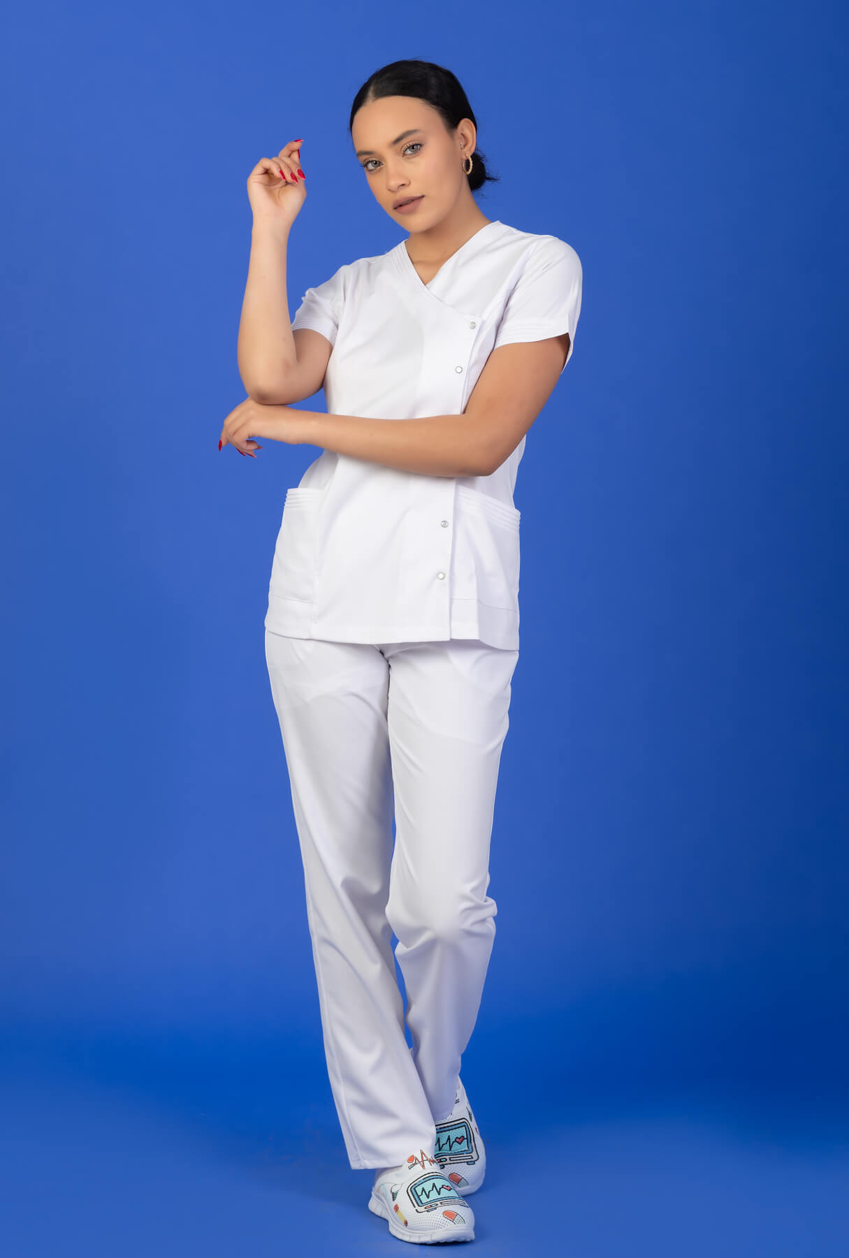 Kadın Beyaz Üst Yandan Çıtçıtlı Alt Tam Lastikli Doktor, Eczacı, Hemşire, Laboratuvar Alpaka Kumaş Scrubs (takım)